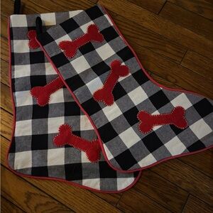 🎄🧦 Black and White Plaid Dog Bone Stockings